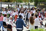 Феерия от цветове и звуци в Пордим: Малки и големи пеят и танцуват на събор за Цветница
