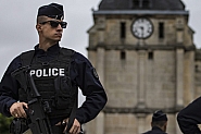 Една жертва и шестима ранени при стрелба в Париж